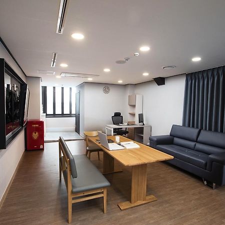 Cinema House Hotel In Pusan Zewnętrze zdjęcie